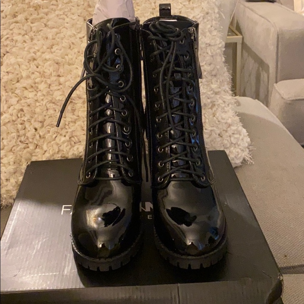 ***SOLD*** Black patent leather boot